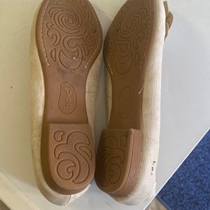 Beige flat  by box worn 2x